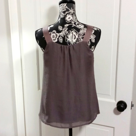 🩶LOFT🩶 - Gray/Taupe Pearl/Chain/Bow Neckline Sleeveless Top - Picture 2 of 9